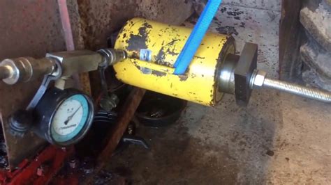 remove hydraulic cylinder from tractor